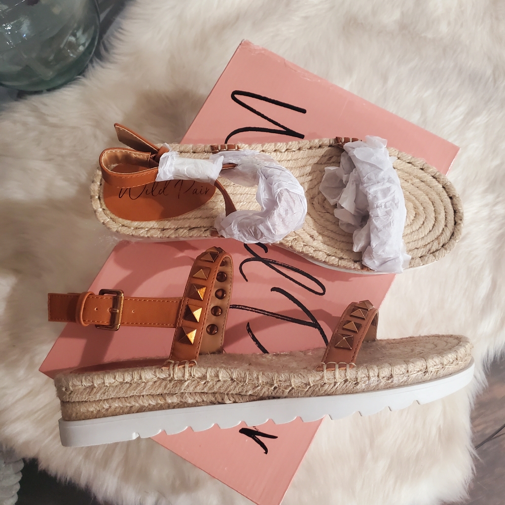 Nib Wild Pair Women's Yelenah Faux Leather Studded Espadrilles